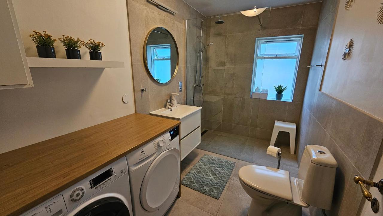 B&B Rooms Husavik 1 Kültér fotó